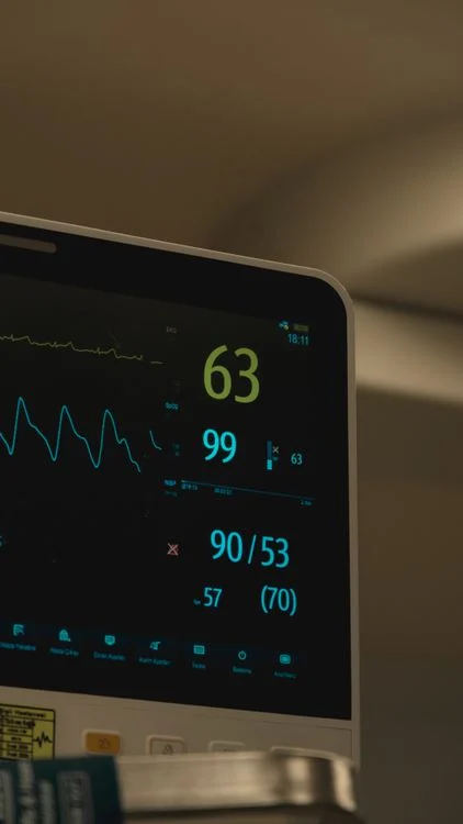 Integración de datos clínicos, signos vitales, pruebas y análisis